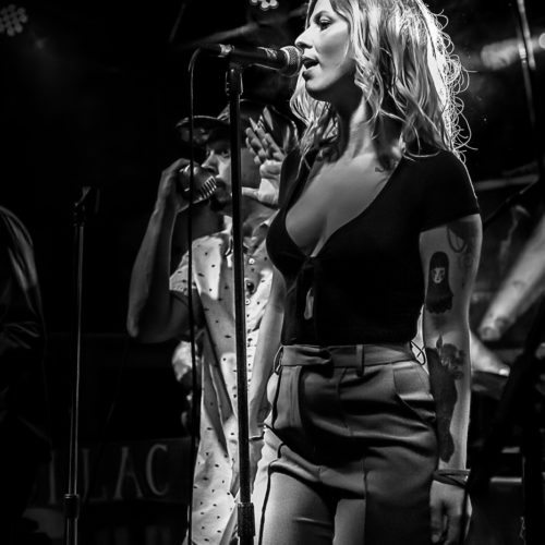 Live singer B/W